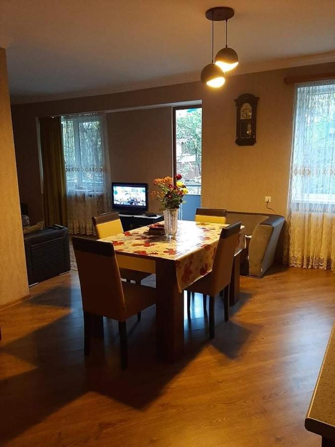 Hotel Family Hotel Chiatura Екстериор снимка