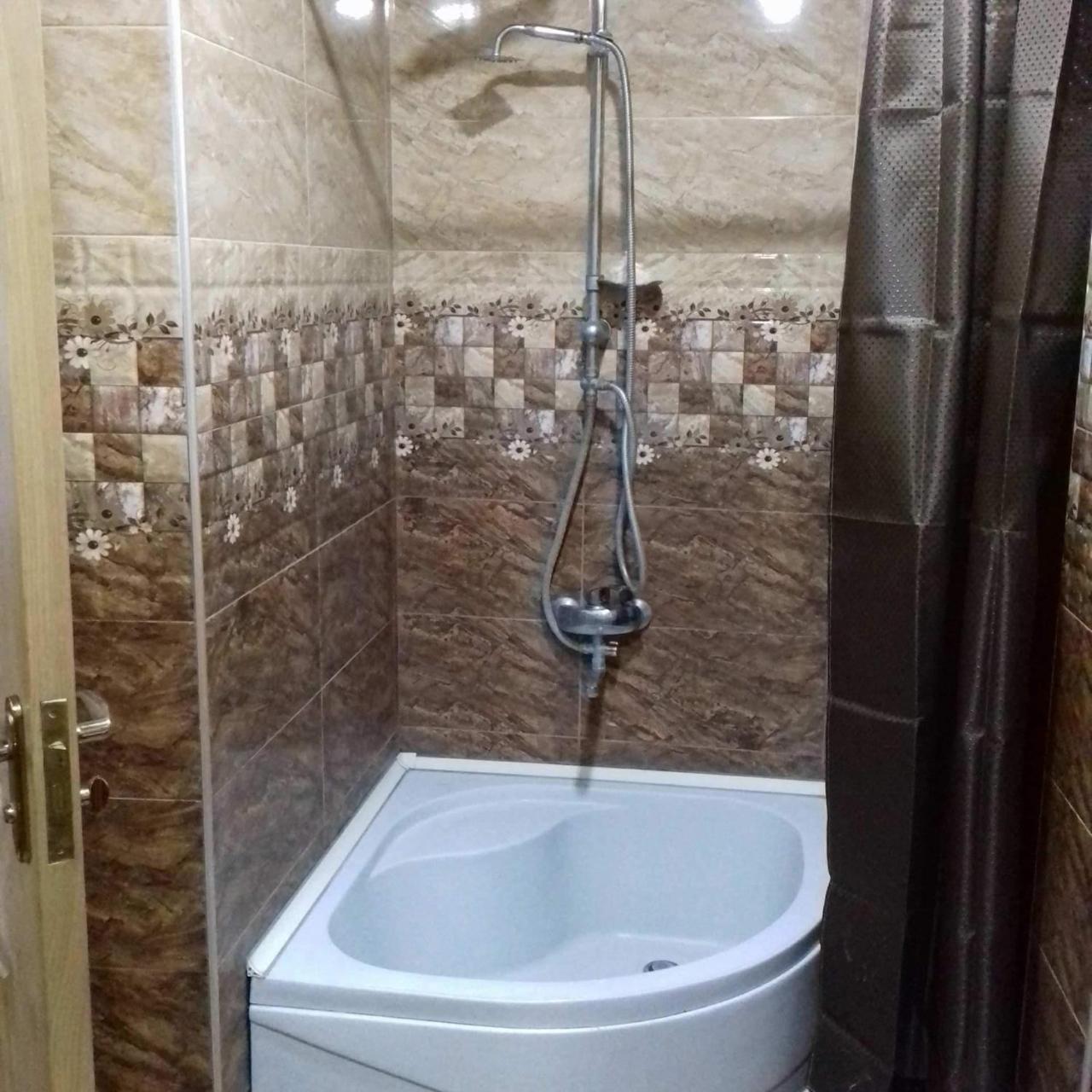Hotel Family Hotel Chiatura Екстериор снимка