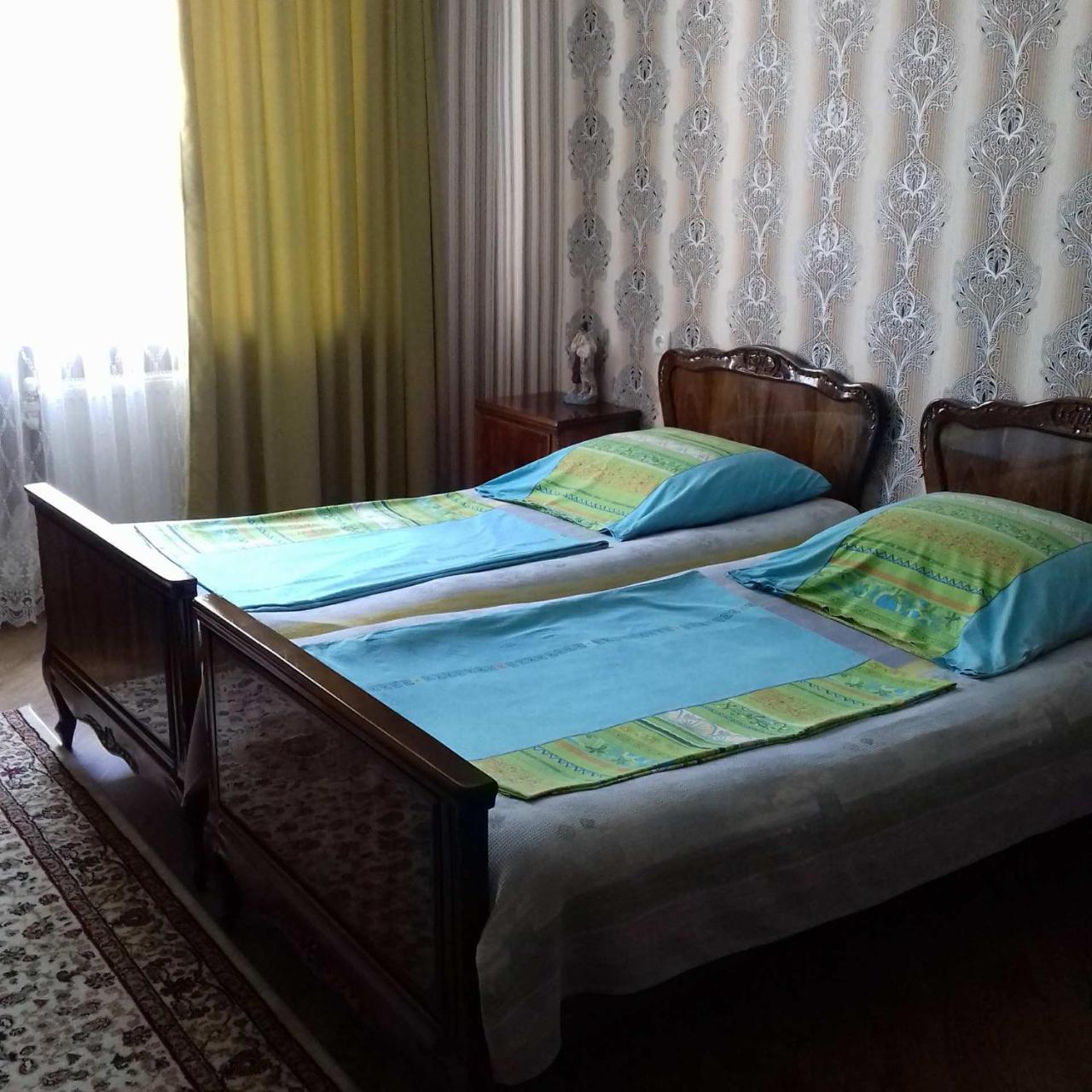 Hotel Family Hotel Chiatura Екстериор снимка